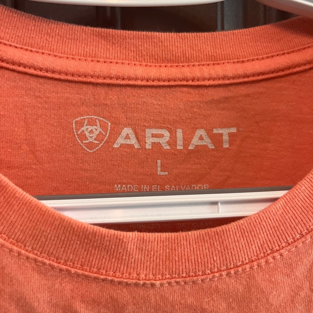 Ariat Large tshirt